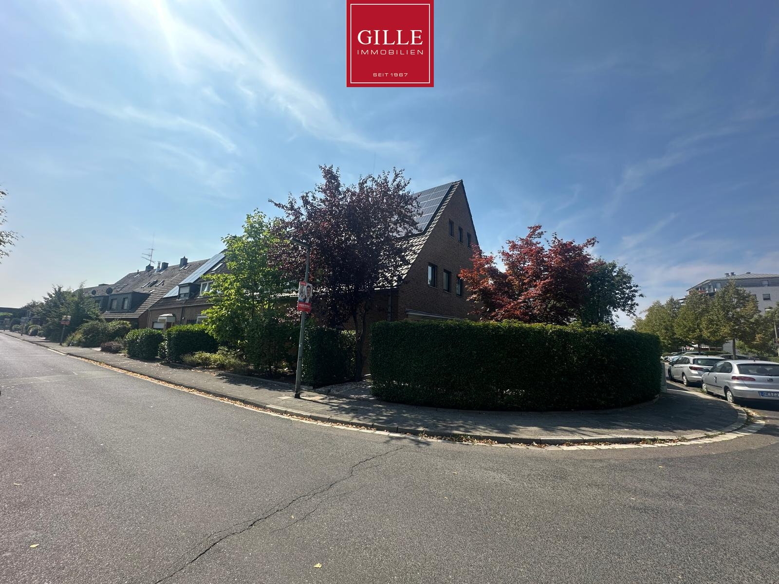 Neuss-Reuschenberg: Helle u. großzügige 3-Zim.-Whg mit Tageslichtbad, EBK u. Terrasse